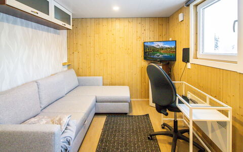 Villa Koski: Flooring, Verdieping, Hout, Interieur Ontwerp, Kamer, Plafond, Meubilair, Woonkamer, Beits, Bankstel