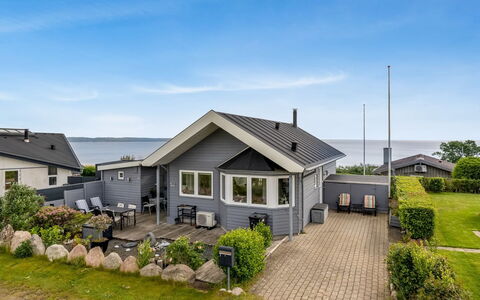 Tofan - 75M from the Sea: Blauw, Verblijf, Huis, Huis, Boerderij, Landgoed, Siding