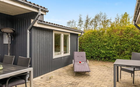 Sampsa - 350M from the Sea: Huis, Huis, Deur, Dak, Verblijf, Landgoed, Tuin, Schaduw, Siding, Werf