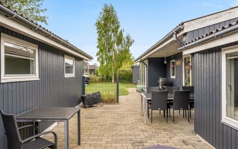 Sampsa - 350M from the Sea: Huis, Huis, Deur, Dak, Verblijf, Landgoed, Tuin, Schaduw, Siding, Werf