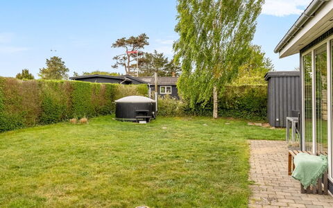 Sampsa - 350M from the Sea: Huis, Huis, Deur, Dak, Verblijf, Landgoed, Tuin, Schaduw, Siding, Werf