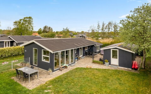Sampsa - 350M from the Sea: Huis, Huis, Deur, Dak, Verblijf, Landgoed, Tuin, Schaduw, Siding, Werf