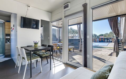 Maslina Delux: Schaduw, Plafond, Hardwood, Stoel, Keuken En Eettafel, Beits, Hotel, Balkon, Kamerplant