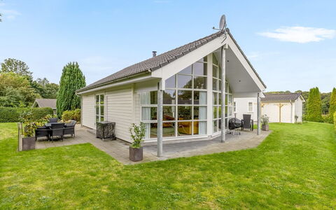 Elizabeth - 175M from the Sea: Tuin, Gazon, Verblijf, Landgoed, Werf, Landscaping, Boerderij, Oprit, Garden Gebouwen, Backyard