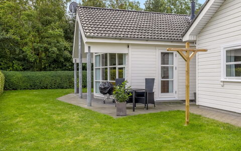Elizabeth - 175M from the Sea: Huis, Huis, Verblijf, Dak, Siding, Tuin, Gazon, Groundcover, Werf, Landgoed