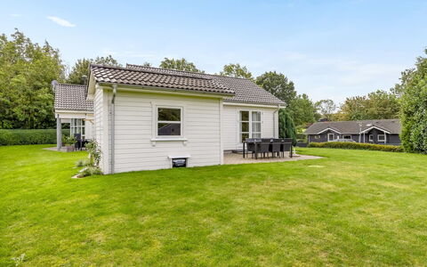 Elizabeth - 175M from the Sea: Huis, Huis, Verblijf, Gazon, Tuin, Werf, Garden Gebouwen, Boerderij, Landgoed, Landscaping