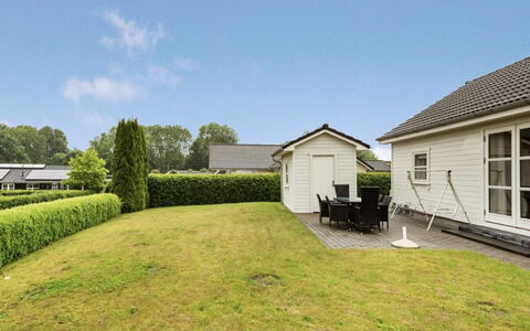 Elizabeth - 175M from the Sea: Woongebied, Dak, Voorstad, Oprit, Landgoed, Schoorsteen