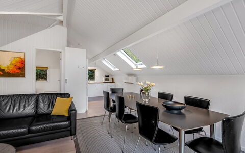 Avni - 30Km from the Sea: Meubilair, Buitenmeubels, Tableware, Tafel, Drinkware, Stoel, Buitentafel, Voedsel, Fles