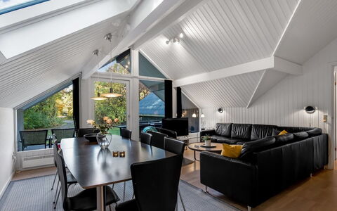 Avni - 30Km from the Sea: Meubilair, Buitenmeubels, Tableware, Tafel, Drinkware, Stoel, Buitentafel, Voedsel, Fles
