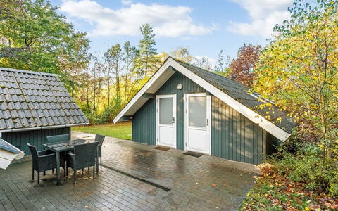 Avni - 30Km from the Sea: Meubilair, Buitenmeubels, Tableware, Tafel, Drinkware, Stoel, Buitentafel, Voedsel, Fles