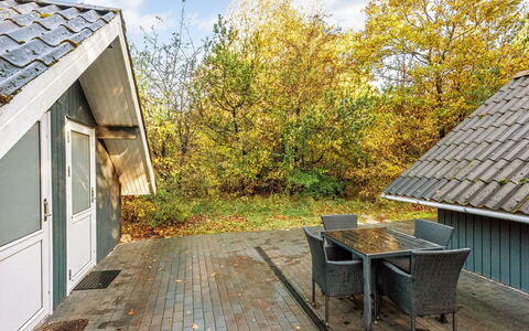 Avni - 30Km from the Sea: Meubilair, Buitenmeubels, Tableware, Tafel, Drinkware, Stoel, Buitentafel, Voedsel, Fles