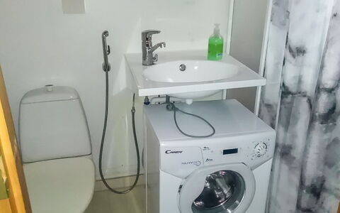 Kulta-Käkönen 6 by Bomba: Wasmachine, Loodgieterswerkinrichting, Wasruimte, Interieur Ontwerp, Kraan, Wastafel, Flooring, Wastafel In De Badkamer, Loodgieter, Wasdroger