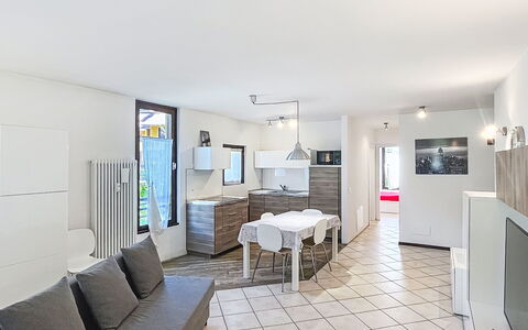 Pinzolo 205: Interieur Ontwerp, Flooring, Verdieping, Meubilair, Appartement, Plafond, Bankstel, Kamer, Woonkamer