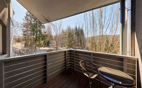 Harrachov Resident a: Hout, Leuning, Balkon, Dek, Hardwood, Beits, Schaduw, Siding, Daylighting, Plank