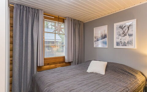 Levin Ainola: Hout, Slaapkamer, Interieur Ontwerp, Bed, Verdieping, Flooring, Plafond, Laken, Bedding, Linens