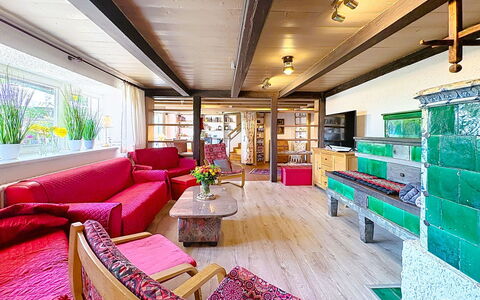 Schwarzwaldhof mit Pool & Sauna: Plafond, Interieur Ontwerp, Meubilair, Flooring, Verdieping, Kamer, Bankstel, Woonkamer, Hal, Stoel