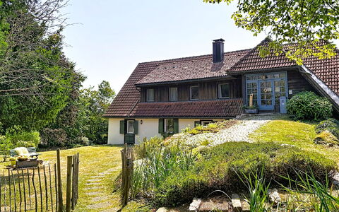Schwarzwaldhof mit Pool & Sauna: Gras, Huis, Dak, Struik, Huis, Verblijf, Landschap, Landelijk Gebied, Land Lot