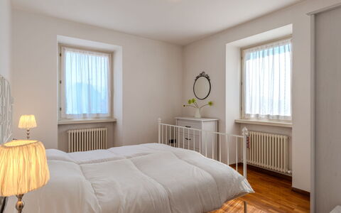La Coccinella: Interieur Ontwerp, Muur, Verdieping, Bed, Flooring, Slaapkamer, Hout, Plafond, Kamer, Meubilair