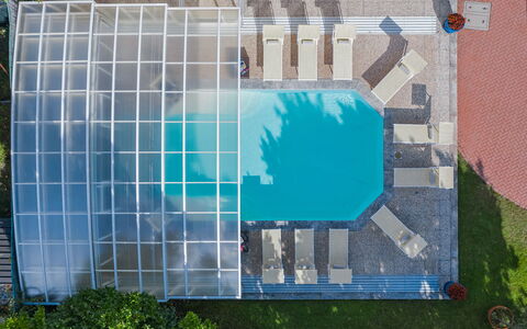 Besanina: Blauw, Zwembad, Vrije Tijd, Buitenmeubels, Toevlucht, Samengesteld Materiaal, Schaduw, Eco Hotel, Stoel, Paraplu