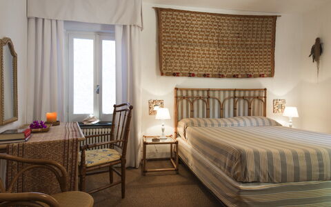 Portofino: Meubilair, Bed, Slaapkamer, Interieur Ontwerp, Bedding, Laken, Hout, Linens, Textiel, Kamer