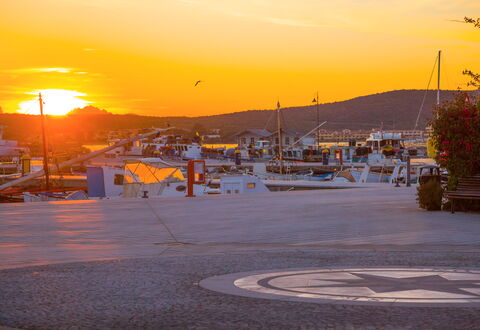 Smeralda Apartment: Lucht, Schemer, Afterglow, Horizon, Zonsondergang, Zonsopkomst, Avond, Jachthaven, Oranje, Zonlicht