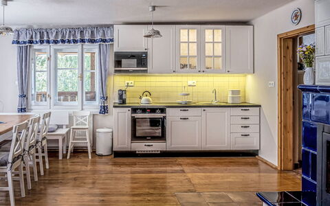 Na Stráni: Keuken, Hout, Meubilair, Interieur Ontwerp, Countertop, Flooring, Kamer, Toestel Van De Keuken, Verdieping, Major Appliance