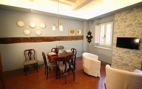 La Casa sulla Piazza: Meubilair, Interieur Ontwerp, Muur, Hout, Flooring, Verdieping, Verlichting, Tafel, Plafond, Kamer