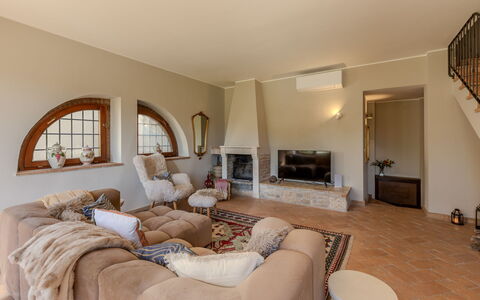 Casale Nido: Meubilair, Interieur Ontwerp, Muur, Flooring, Bankstel, Verdieping, Kamer, Hout, Plafond, Woonkamer
