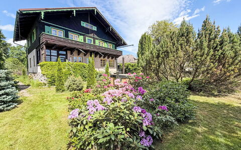 Švýcarka: Struik, Huis, Architectuur, Huis, Verblijf, Groundcover, Landgoed, Boerderij, Tuin