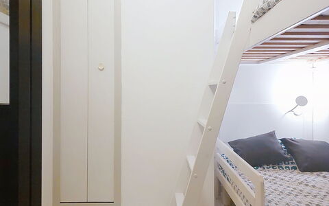 Palmier: Interieur Ontwerp, Slaapkamer, Muur, Verdieping, Bed, Hout, Flooring, Meubilair, Kamer, Bedding