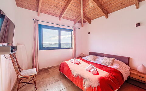 La Dorianzza: Slaapkamer, Bed, Bedding, Laken, Hotel, Daylighting, Bed Frame, Villa