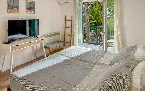 Verde: Meubilair, Interieur Ontwerp, Hout, Flooring, Verdieping, Textiel, Kamer, Slaapkamer, Huis, Bed