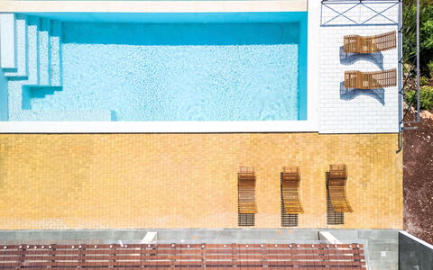 Cleope: Blauw, Zwembad, Samengesteld Materiaal, Toevlucht, Beits, Schaduw, Eco Hotel, Ontwerp, Buitenmeubels, Hardwood