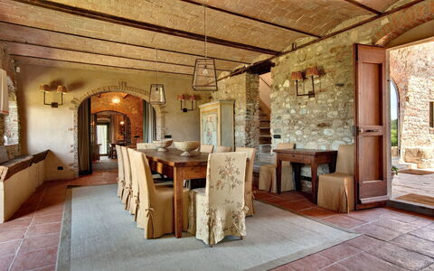 Mattei Villa: Meubilair, Muur, Interieur Ontwerp, Hout, Flooring, Tafel, Plafond, Stoel, Keuken En Eettafel, Eetkamer