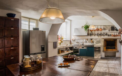 Romantica 16: Meubilair, Interieur Ontwerp, Keuken, Flooring, Countertop, Verlichting, Lichte Inrichting, Plafond, Kamer, Cabinetry