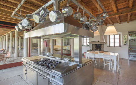 Jasmine Villa: Keuken, Plafond, Interieur Ontwerp, Meubilair, Countertop, Lichte Inrichting, Toestel Van De Keuken, Cabinetry, Keuken En Eettafel, Huishoudapparatuur