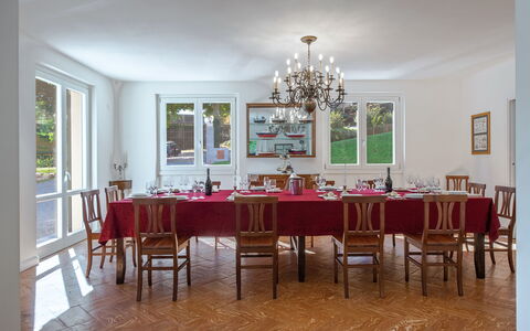 Angela Villa: Meubilair, Interieur Ontwerp, Flooring, Tafel, Plafond, Hout, Stoel, Kamer, Verdieping, Eetkamer