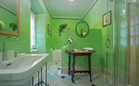 Camilla Villa: Interieur Ontwerp, Groen, Muur, Flooring, Loodgieterswerkinrichting, Verdieping, Badkamer, Verlichting, Loodgieter, Plafond
