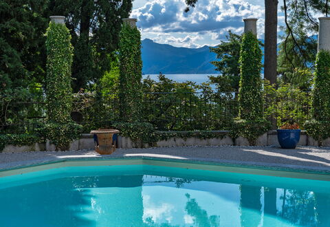 Camilla Villa: Blauw, Zwembad, Schaduw, Eco Hotel, Landscaping, Toevlucht, Evergreen, Tropen, Badplaats