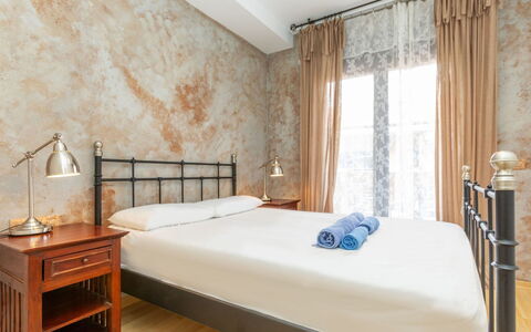 Enola: Interieur Ontwerp, Meubilair, Slaapkamer, Bed, Flooring, Hout, Verdieping, Laken, Bedding, Kamer