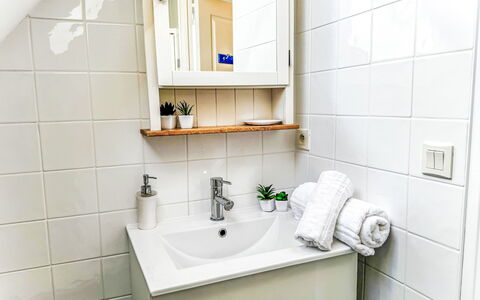 Cancale 615: Badkamer, Loodgieterswerkinrichting, Interieur Ontwerp, Wastafel In De Badkamer, Flooring, Kraan, Wastafel, Loodgieter, Verdieping