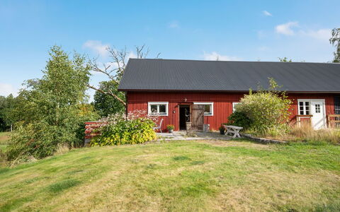 Långerud: Gebouw, Huis, Venster, Huis, Dak, Woongebied, Struik, Verblijf, Land Lot
