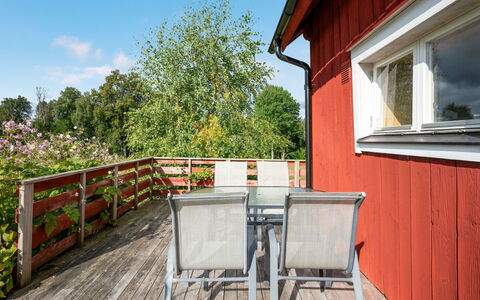 Långerud: Gebouw, Huis, Venster, Huis, Dak, Woongebied, Struik, Verblijf, Land Lot