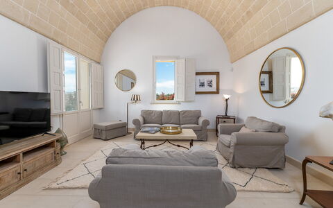 Masseria Ficalindia: Meubilair, Huis, Bankstel, Appartement, Woonkamer, Stoel, Kamerplant, Ontwerp, Slaapbank