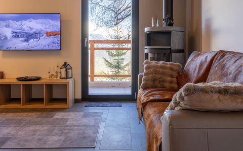 Byzance: Meubilair, Interieur Ontwerp, Hout, Flooring, Elektronisch Apparaat, Televisie, Verdieping, Woonkamer, Kamer