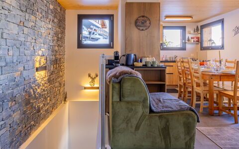 Byzance: Meubilair, Hout, Interieur Ontwerp, Plafond, Kamer, Flooring, Verdieping, Verlichting, Tafel, Woonkamer