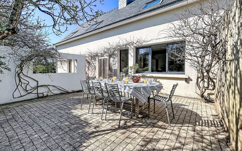 Kervourden: Huis, Woongebied, Huis, Deur, Landgoed, Schaduw, Verblijf, Stoel, Tuin, Beton