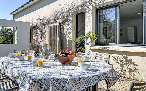 Kervourden: Meubilair, Stoel, Tafel, Tafelkleed, Keuken En Eettafel, Buitenmeubels, Buitentafel, Linens, Eetkamer, Restaurant