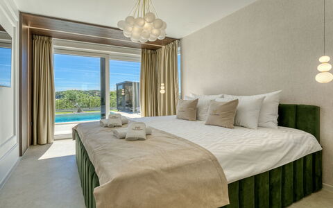 Loparia: Interieur Ontwerp, Flooring, Verdieping, Meubilair, Hout, Plafond, Slaapkamer, Bed, Textiel, Verlichting