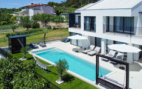 Loparia: Zwembad, Toevlucht, Woongebied, Vrije Tijd, Eco Hotel, Landgoed, Villa, Binnenplaats, Hotel, Schaduw